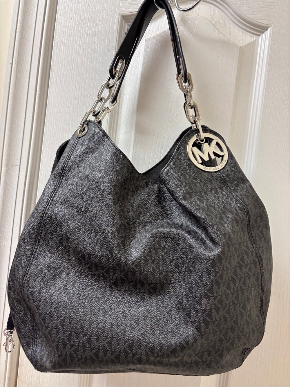 Michael Kors Black Silver Chain Shoulder Bag Lined Purse Large “MK” Logo Zip